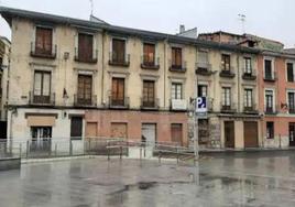 Edificios construídos a mediados del siglo XIX sobre el solar de las antiguas Carnicerías de Valladolid.
