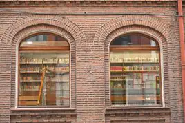 Edificio de la biblioteca Martín Abril en la plaza de España.