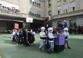 Alumnos del Colegio de Lourdes de Valladolid han celebrado este miércoles una procesión infantil.