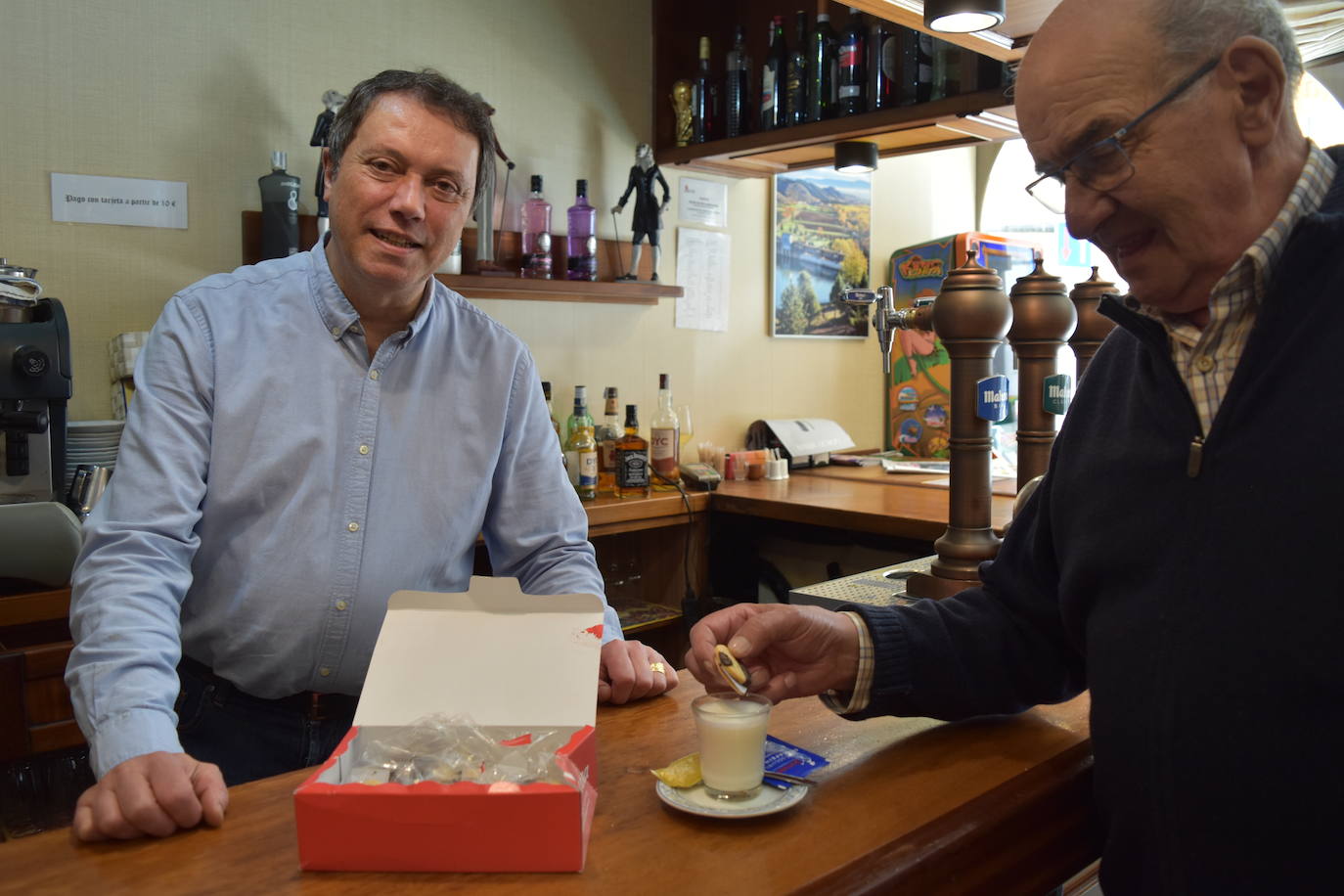 El Día de la Poesía se celebra en Aguilar con chocolate