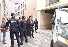 Salida de los juzgados de David Maroto en furgón de la Guardia Civil.