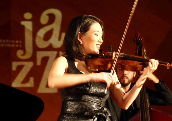 Maureen Choi durante un concierto.