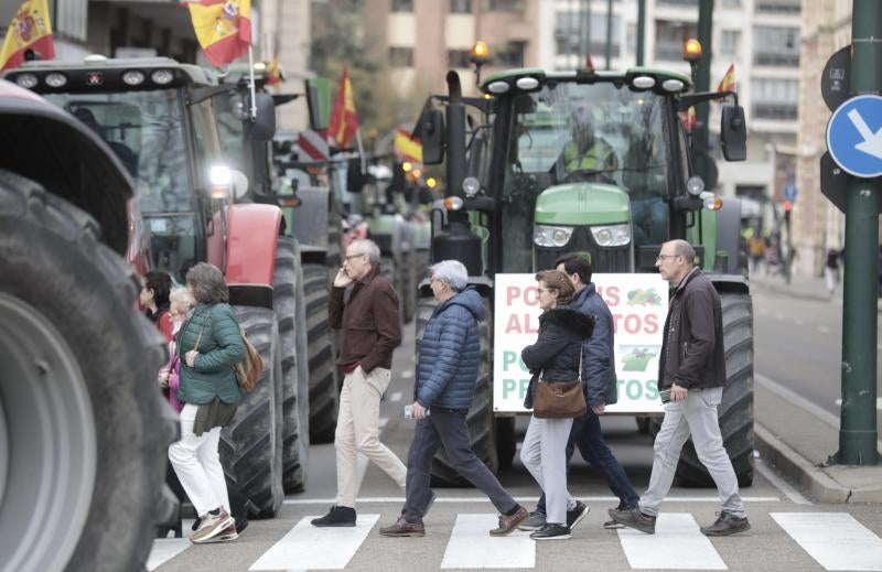 Tractores en la ciudad durante la protesta del pasado viernes.