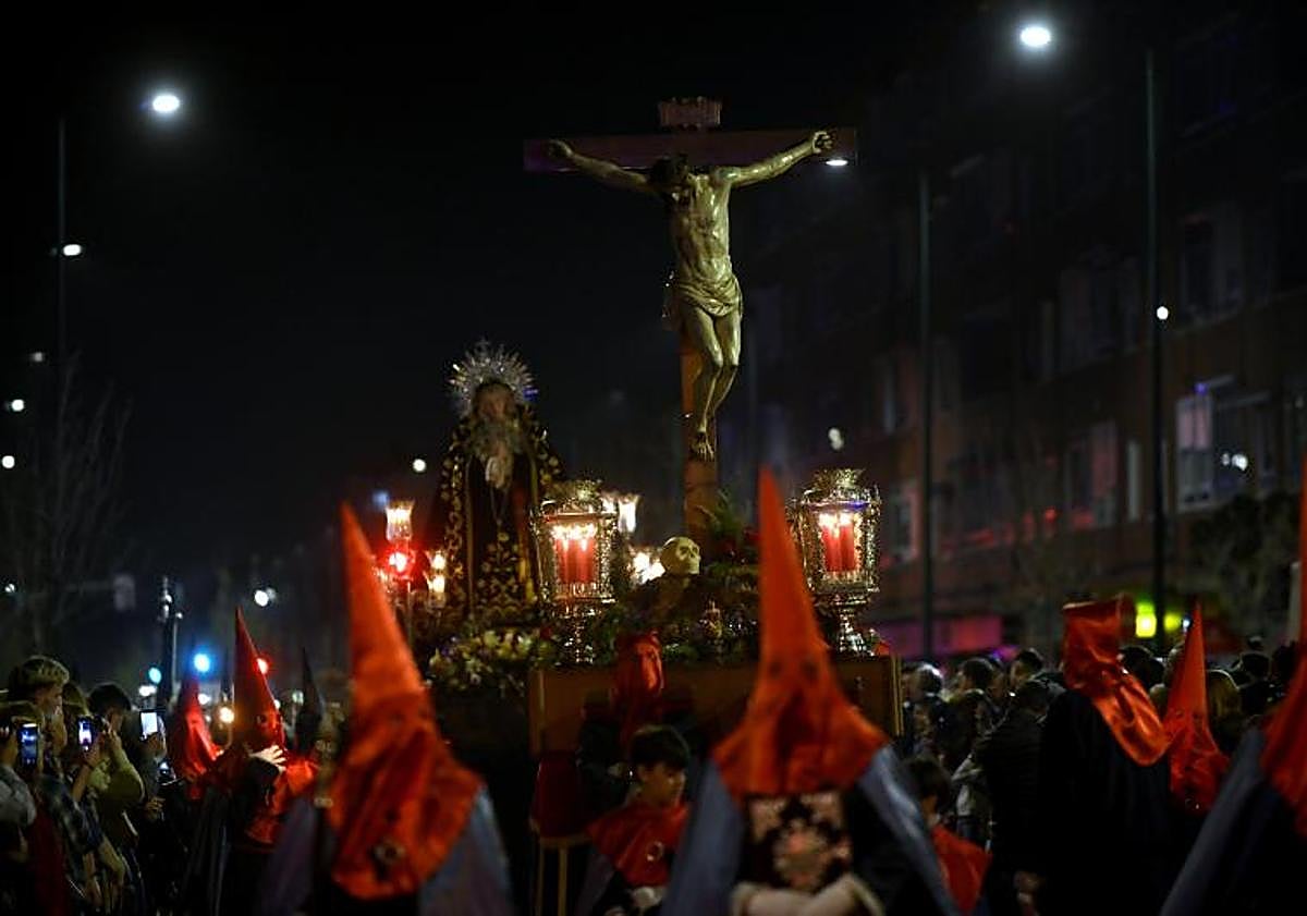 Imagen principal - La Exaltación de la Cruz cautiva en Las Delicias