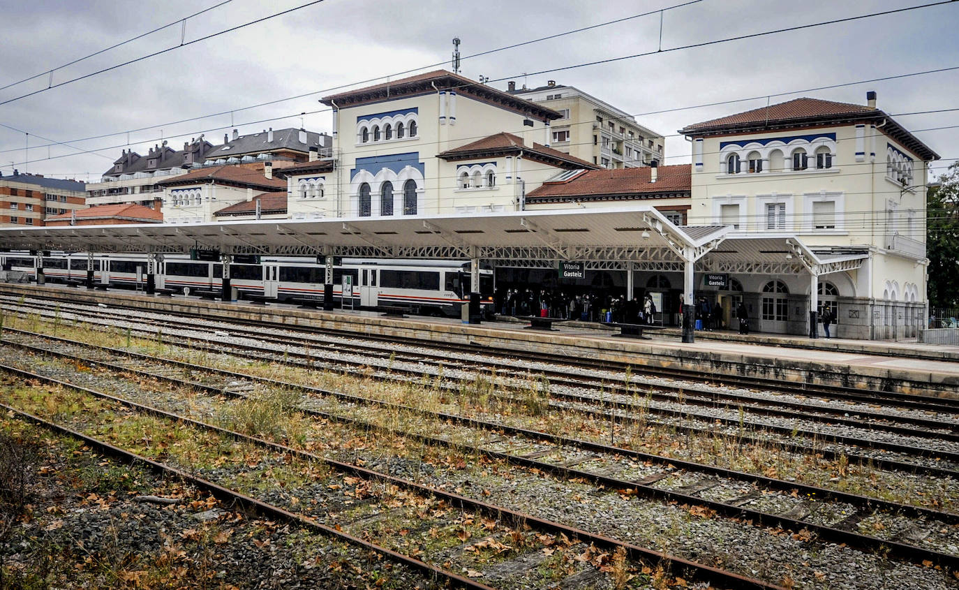 Estación de Dato, en Vitoria-Gasteiz, que en el estudio informativo pasaría a estar soterrada.