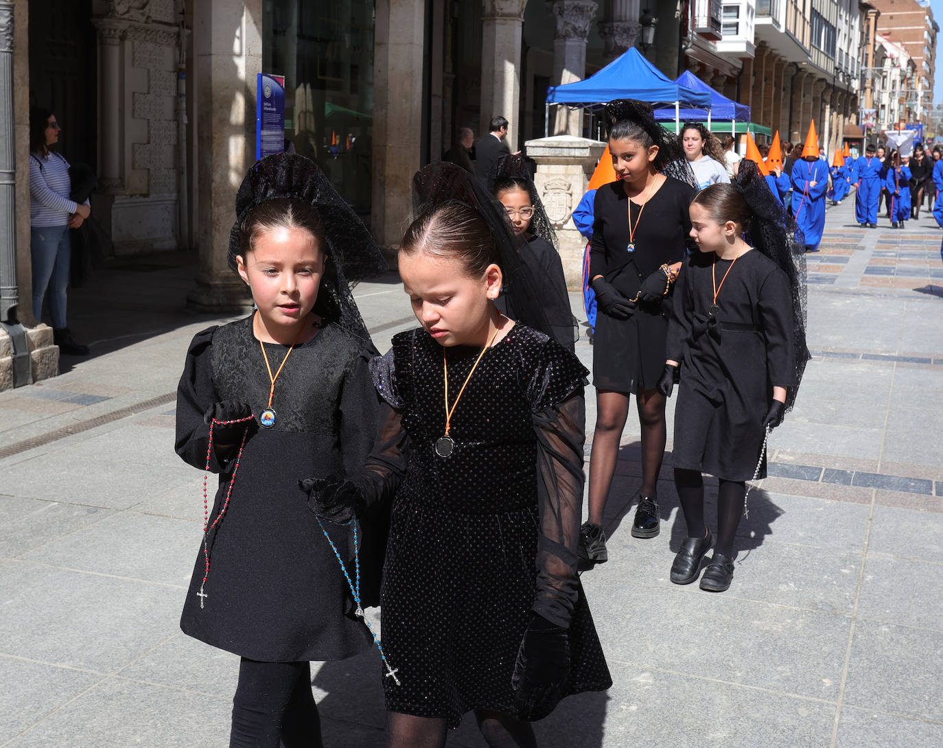 Procesión de los alumnos del colegio Divino Maestro