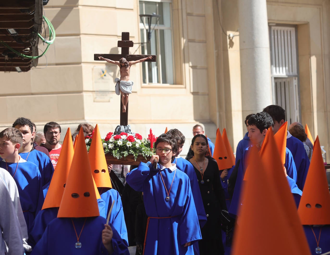 Procesión de los alumnos del colegio Divino Maestro