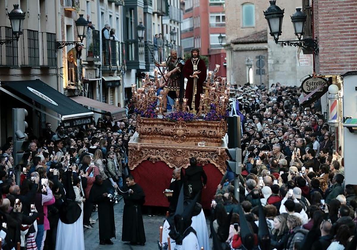 Imagen principal - La Sentencia convoca cada vez a más vallisoletanos