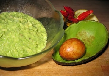 Guacamole casero con ocho ingredientes