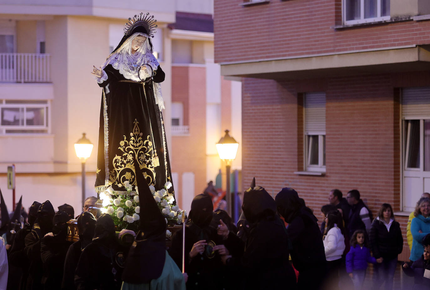 El Santo Rosario del Dolor sube hasta el Cristo del Otero