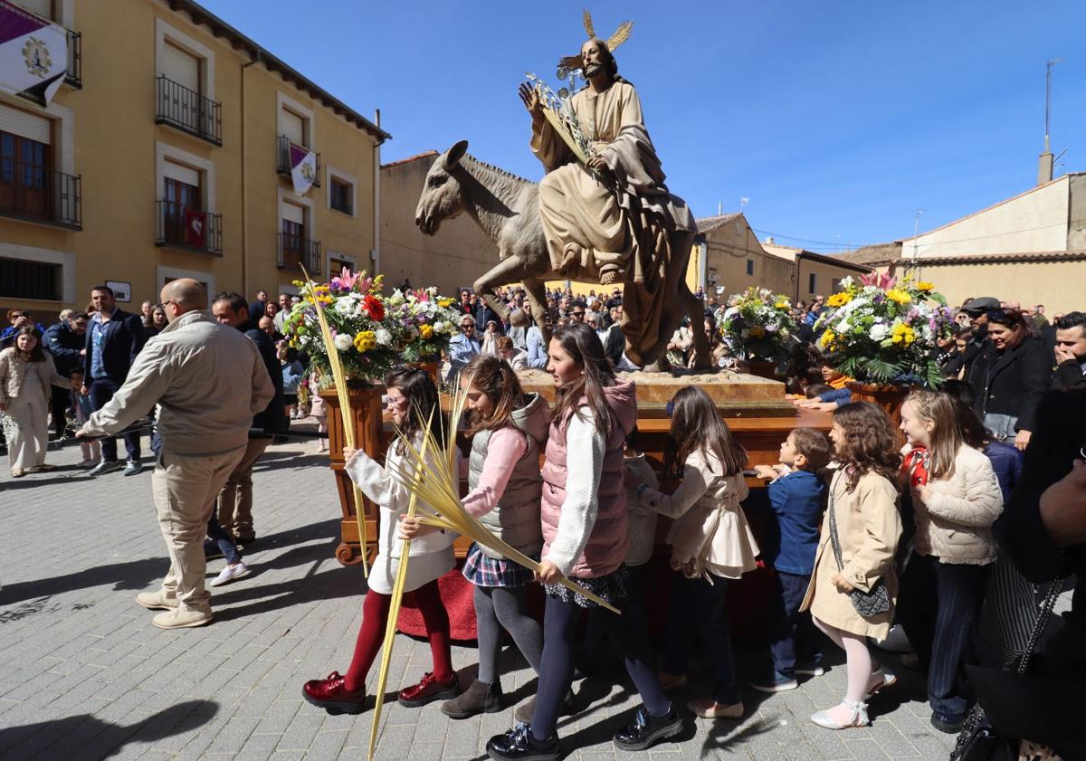 Imagen principal - Llega el día más esperado del año por los riosecanos