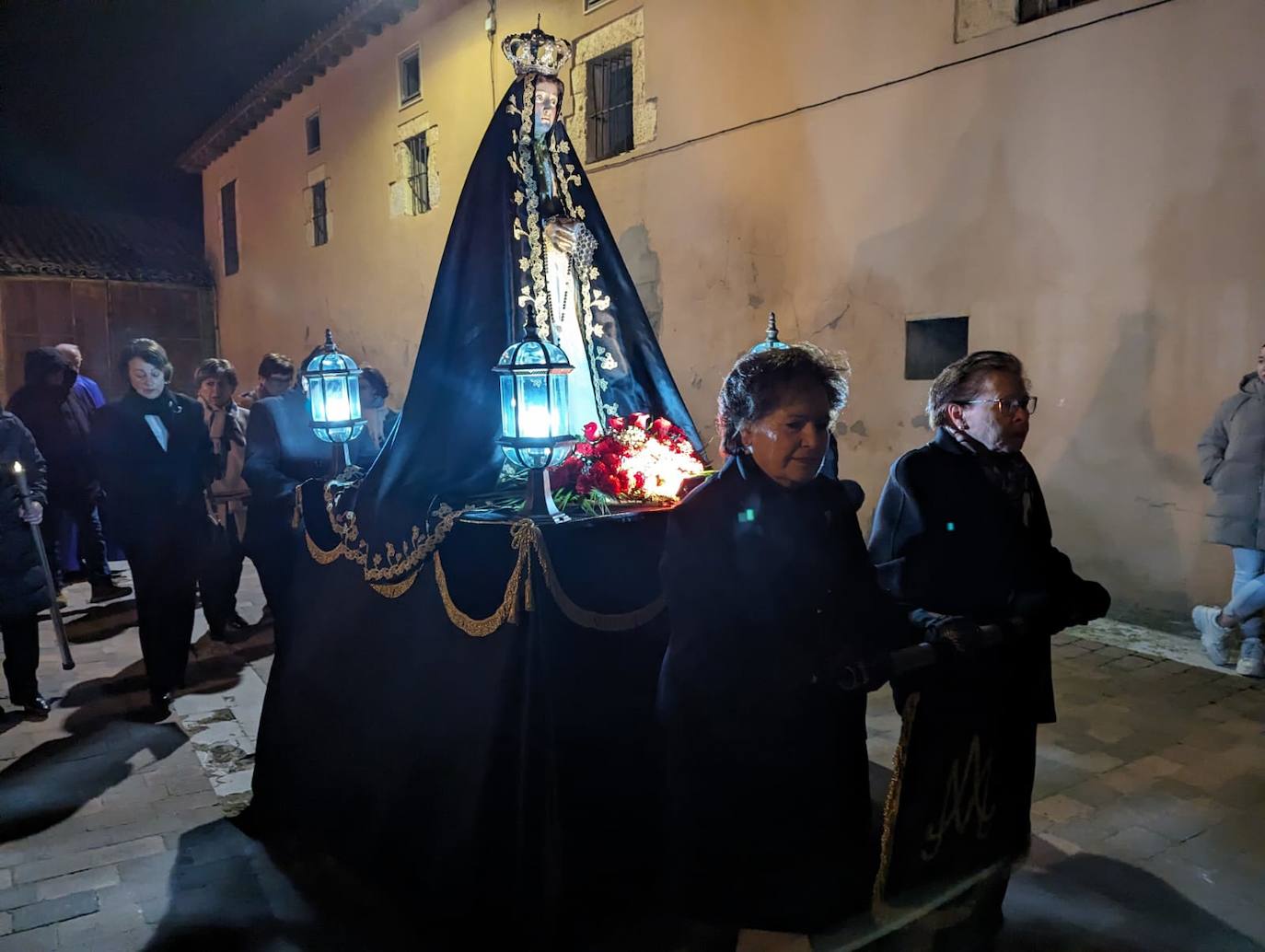 Las imágenes de la procesión del Rosario de Dolor en Torrelobatón