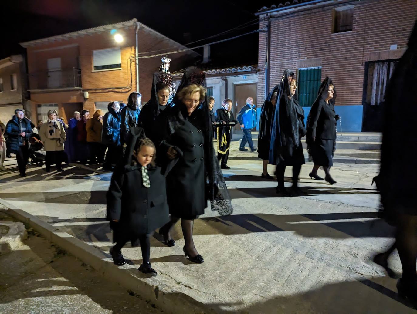 Las imágenes de la procesión del Rosario de Dolor en Torrelobatón