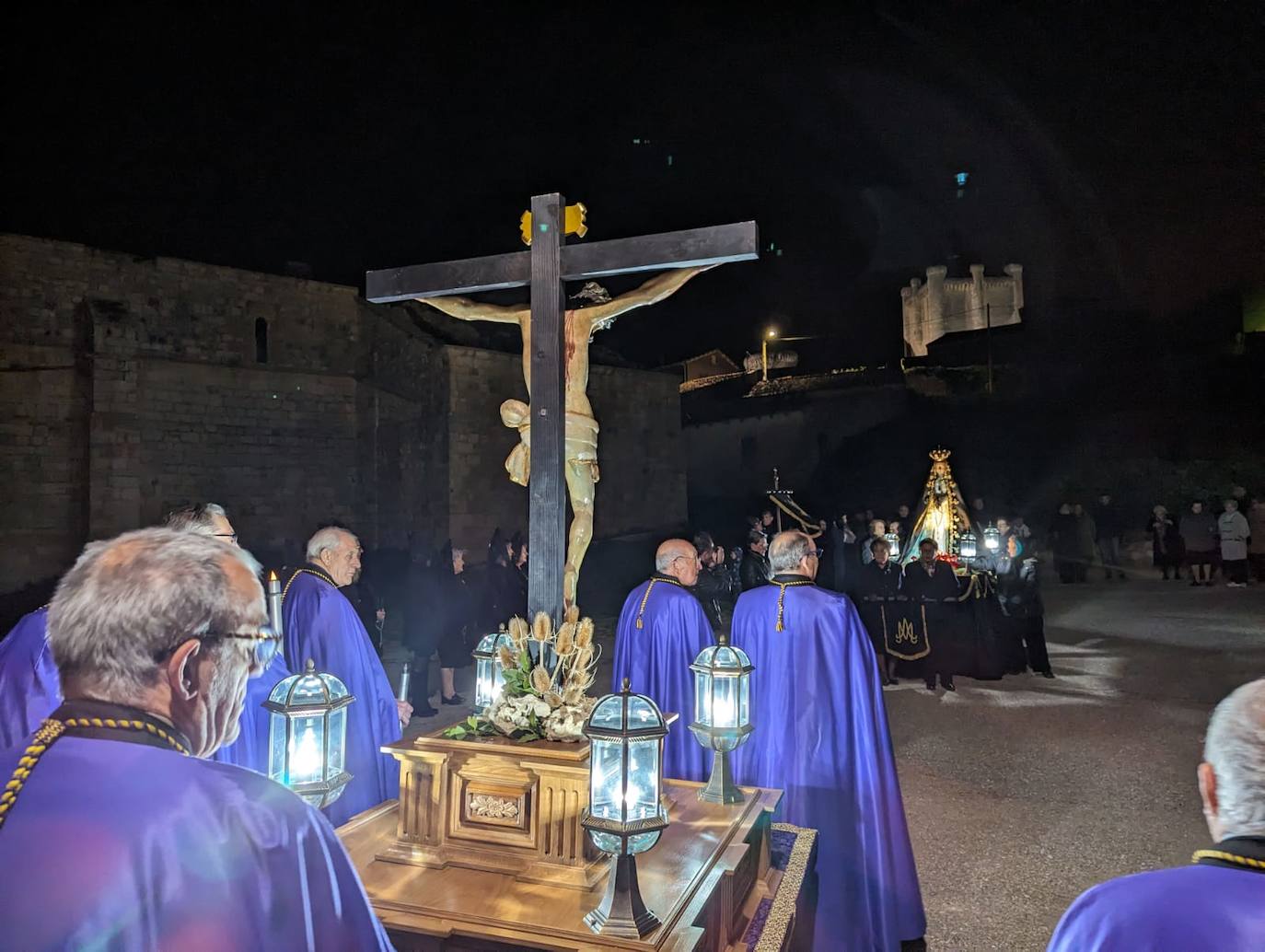 Las imágenes de la procesión del Rosario de Dolor en Torrelobatón