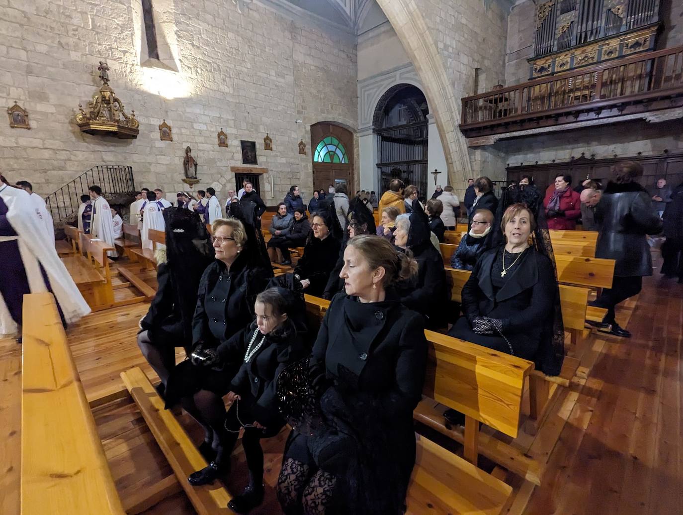 Las imágenes de la procesión del Rosario de Dolor en Torrelobatón