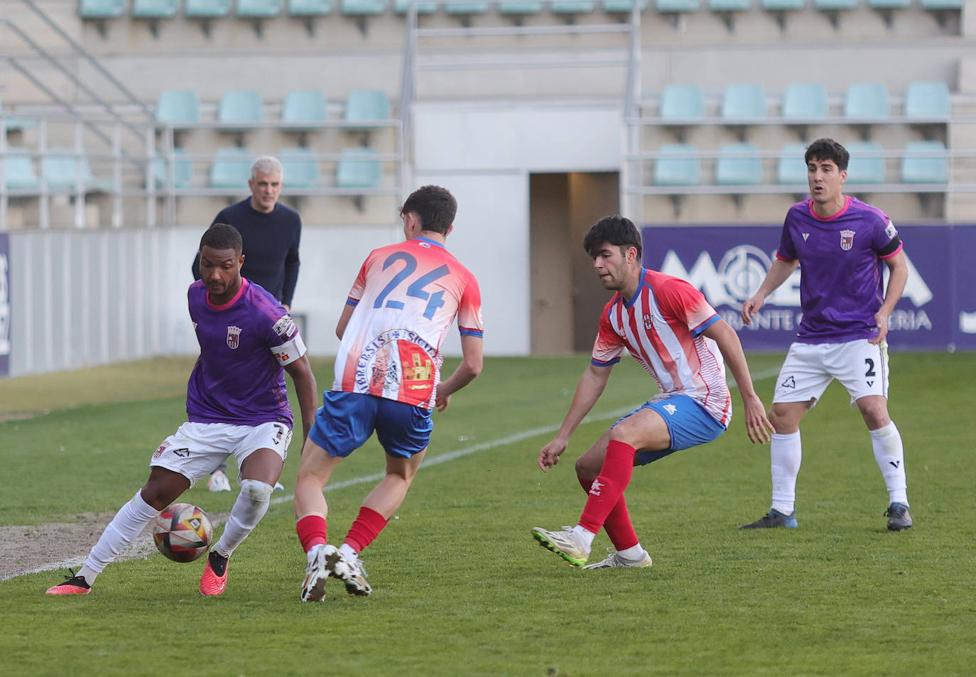 El Palencia CF se impone por la mínima al Bembibre