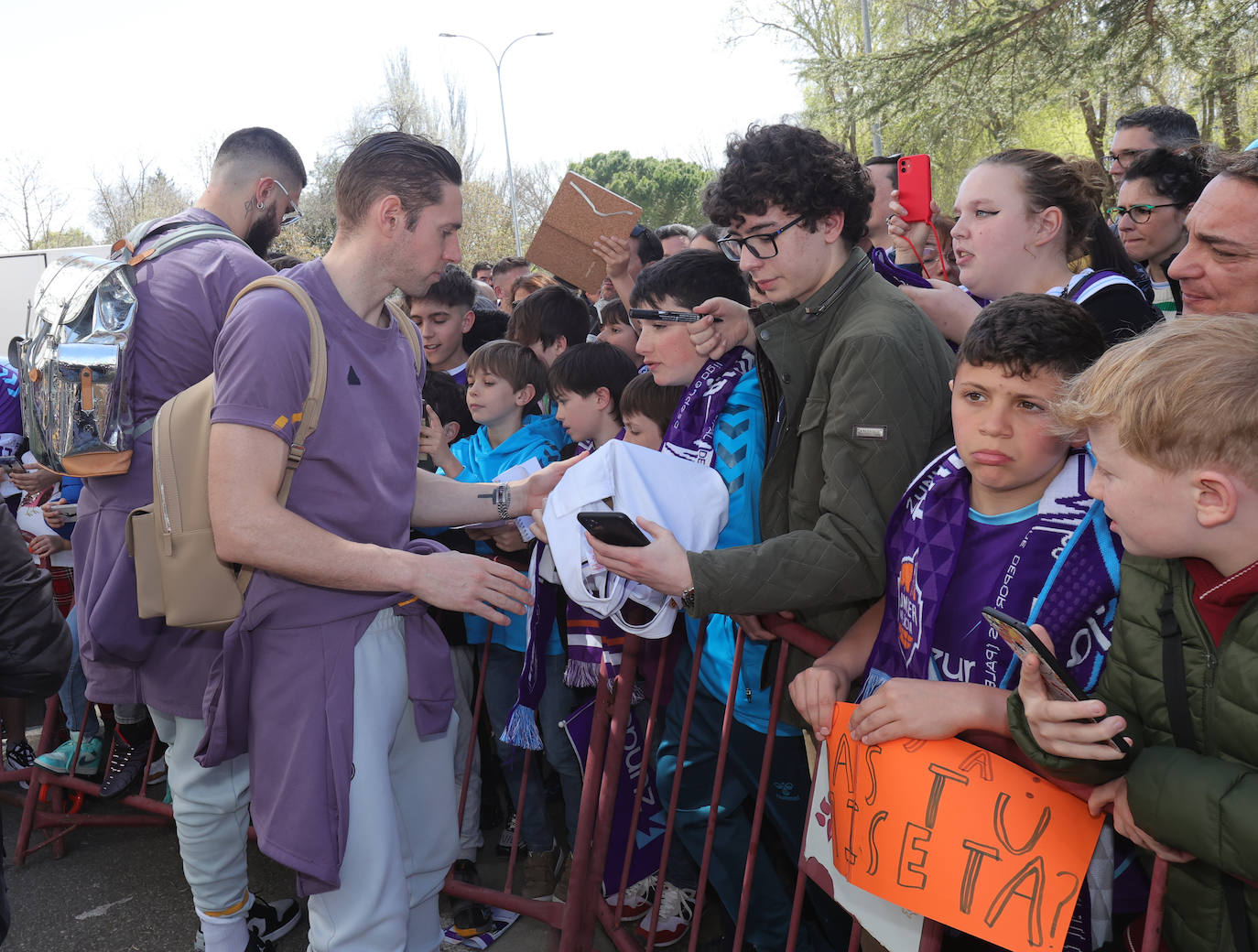 La afición palentina se despide de los jugadores del Real Madrid