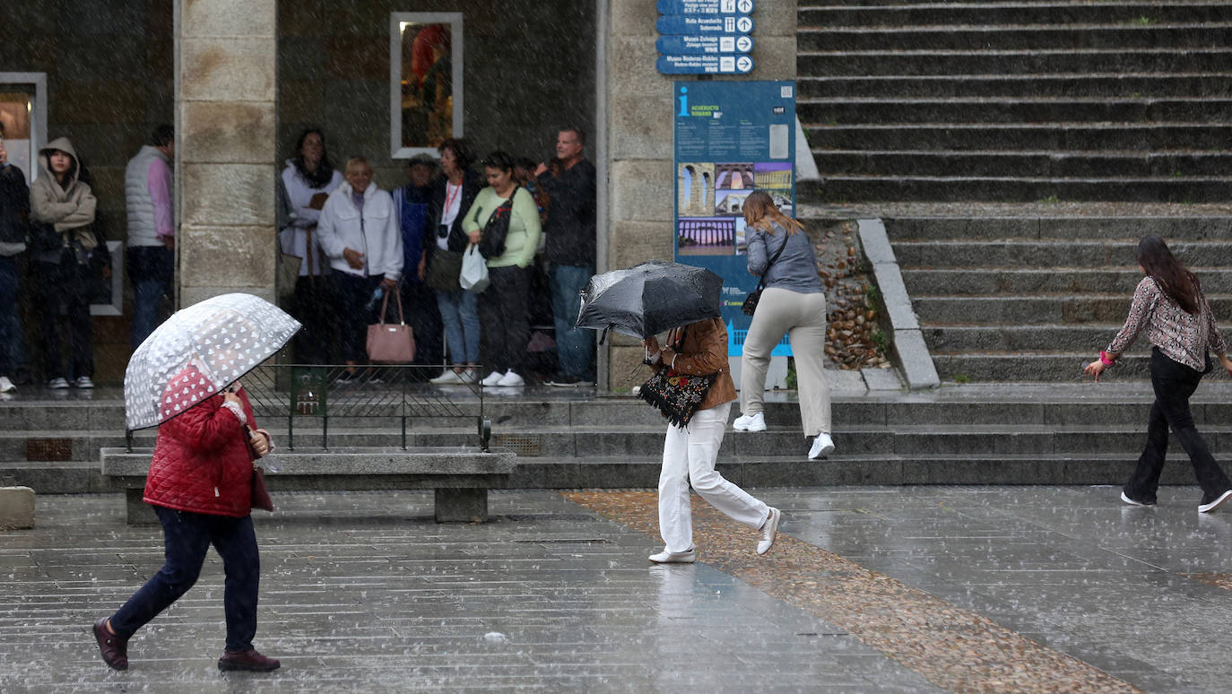 La primera tormenta de la primavera en Segovia, en imágenes