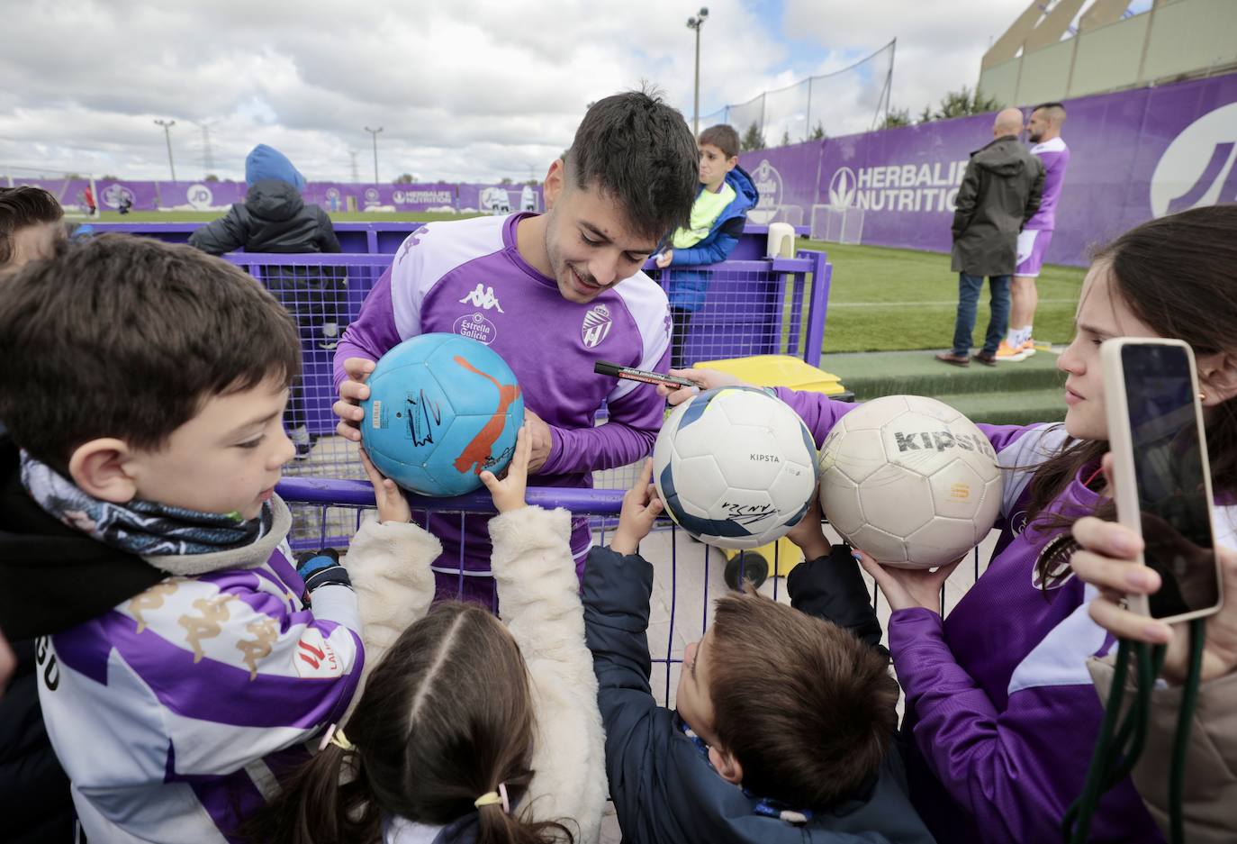 Las imágenes del entrenamiento a puerta abierta del Real Valladolid