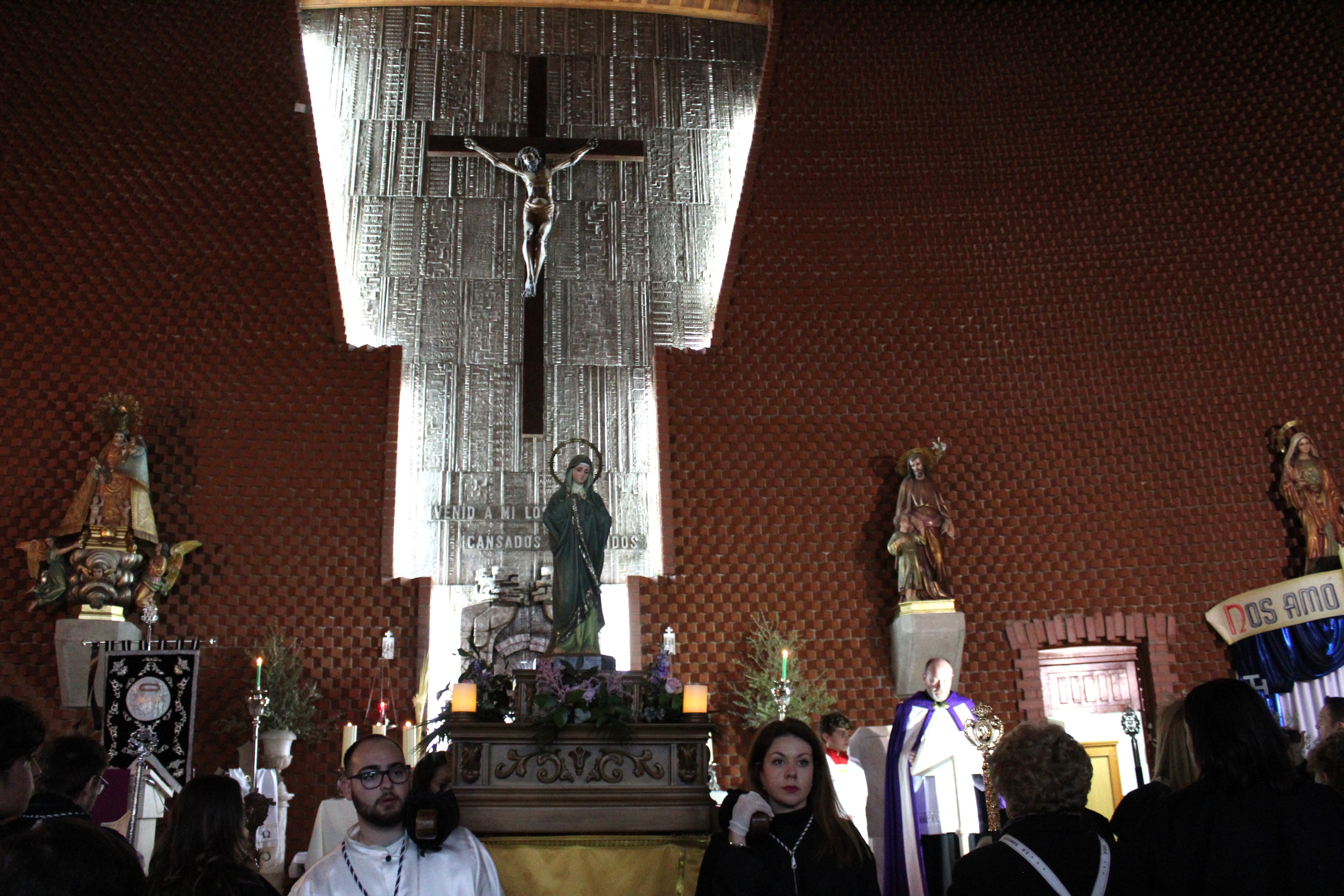 Virgen de la Esperanza en el interior de la Iglesia