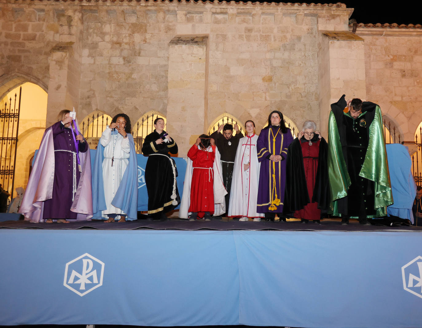 El acto de la vestición del Lunes Santo