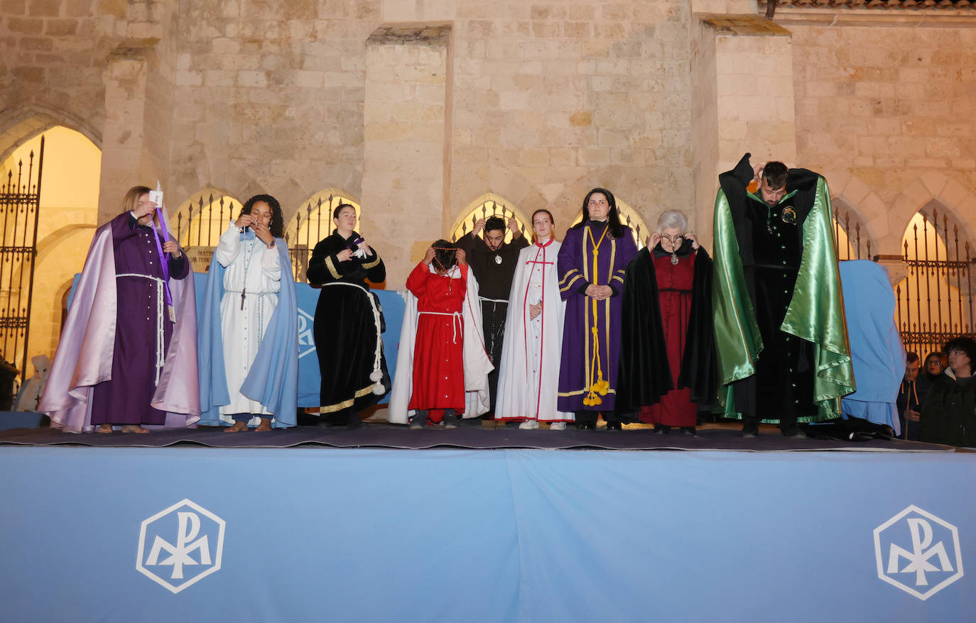 El acto de la vestición del Lunes Santo