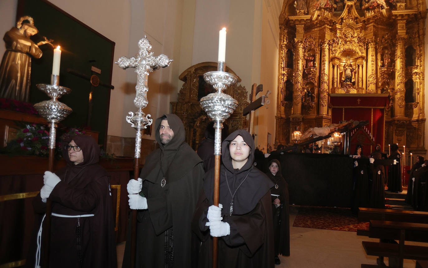 La lluvia desluce la celebración del Miércoles Santo