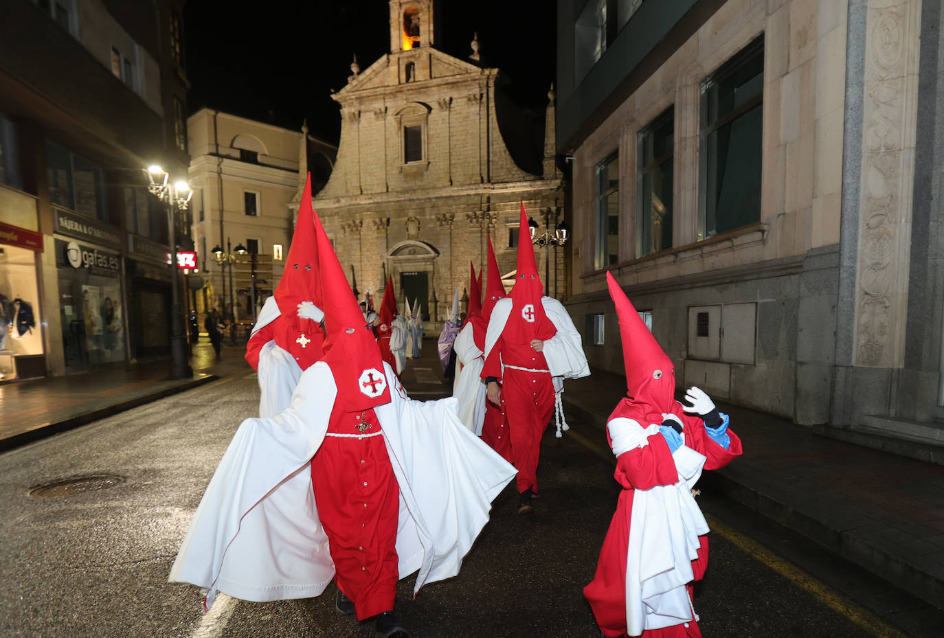 La lluvia desluce la celebración del Miércoles Santo