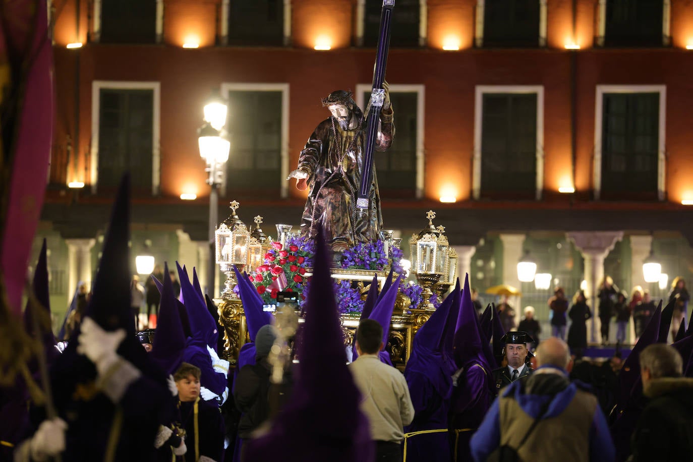 Viacrucis Procesional de Valladolid de la Cofradía Penitencial de Nuestro Padre Jesús Nazareno