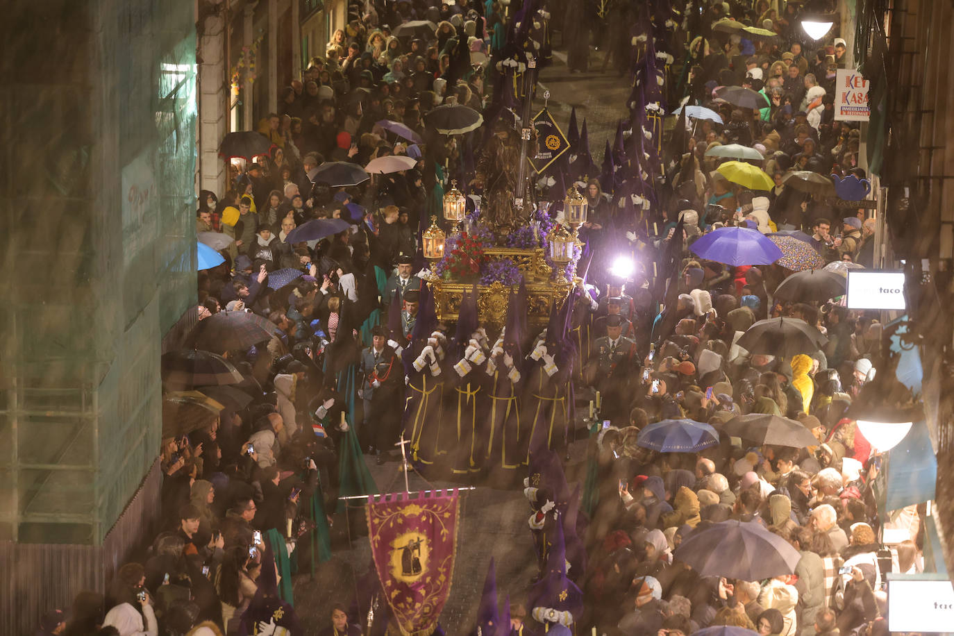 Viacrucis Procesional de Valladolid de la Cofradía Penitencial de Nuestro Padre Jesús Nazareno