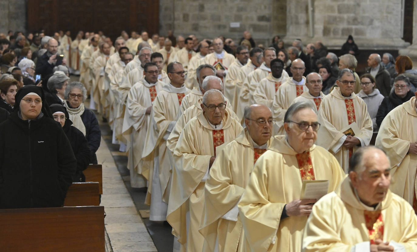 Las imágenes de la misa crismal de Jueves Santo en Valladolid