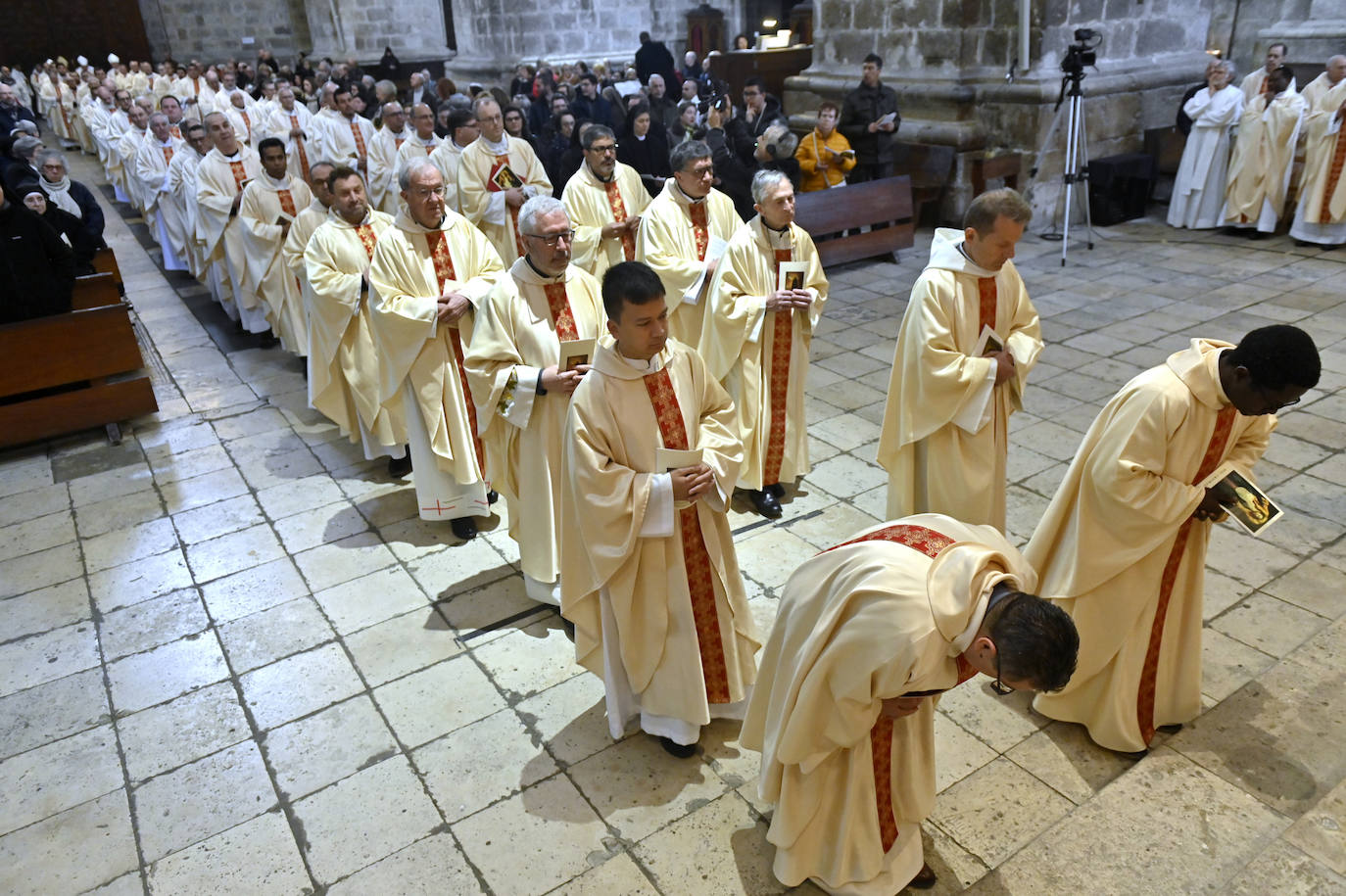 Las imágenes de la misa crismal de Jueves Santo en Valladolid