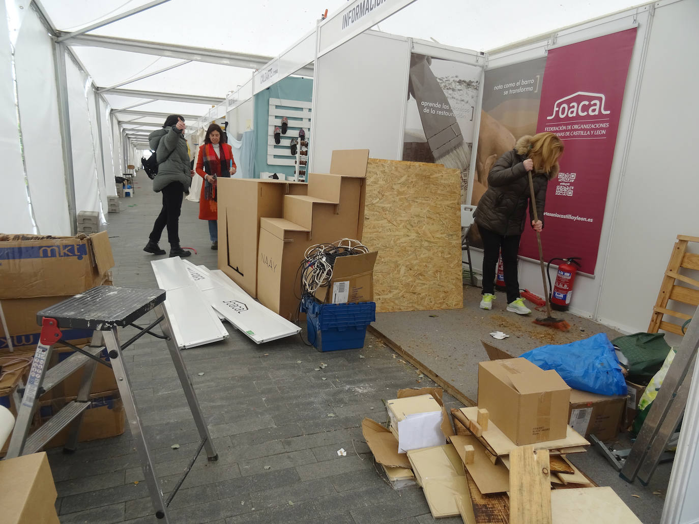 Así ha quedado la Feria de Artesanía tras el fuerte vendaval