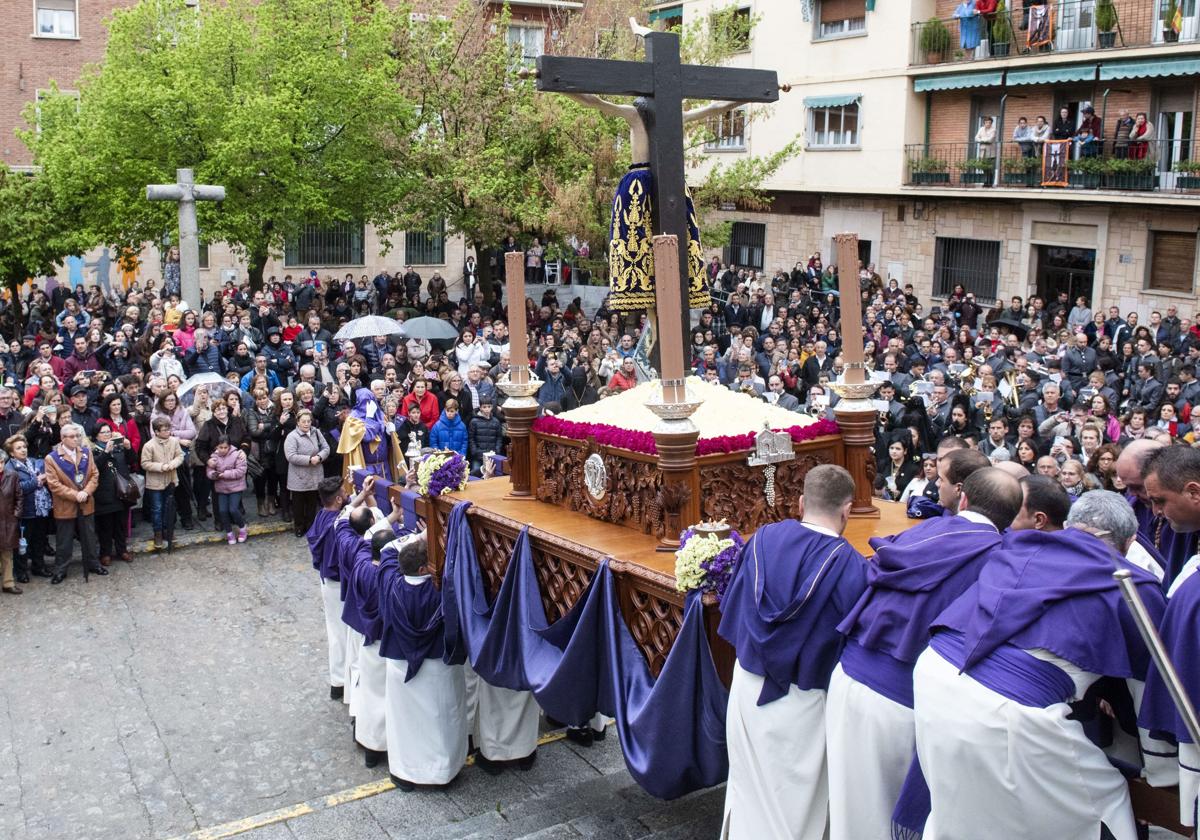 Salida de la procesión del Cristo del Mercado.