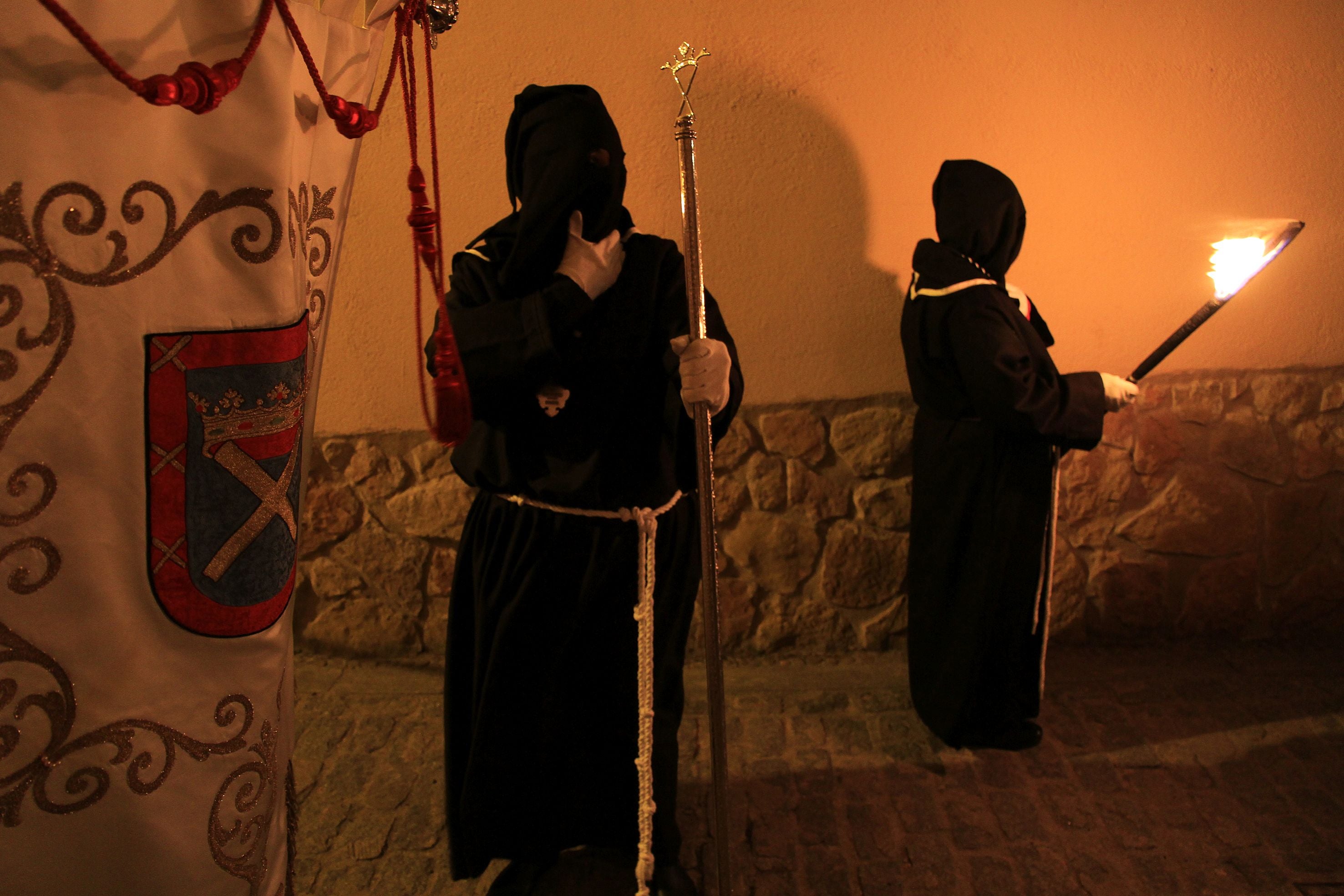 La lluvia condiciona el Vía Crucis de San Andrés