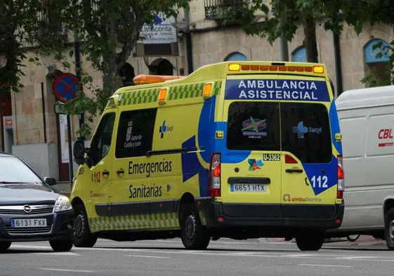 Una ambulancia en Salamanca en una imagen de archivo.