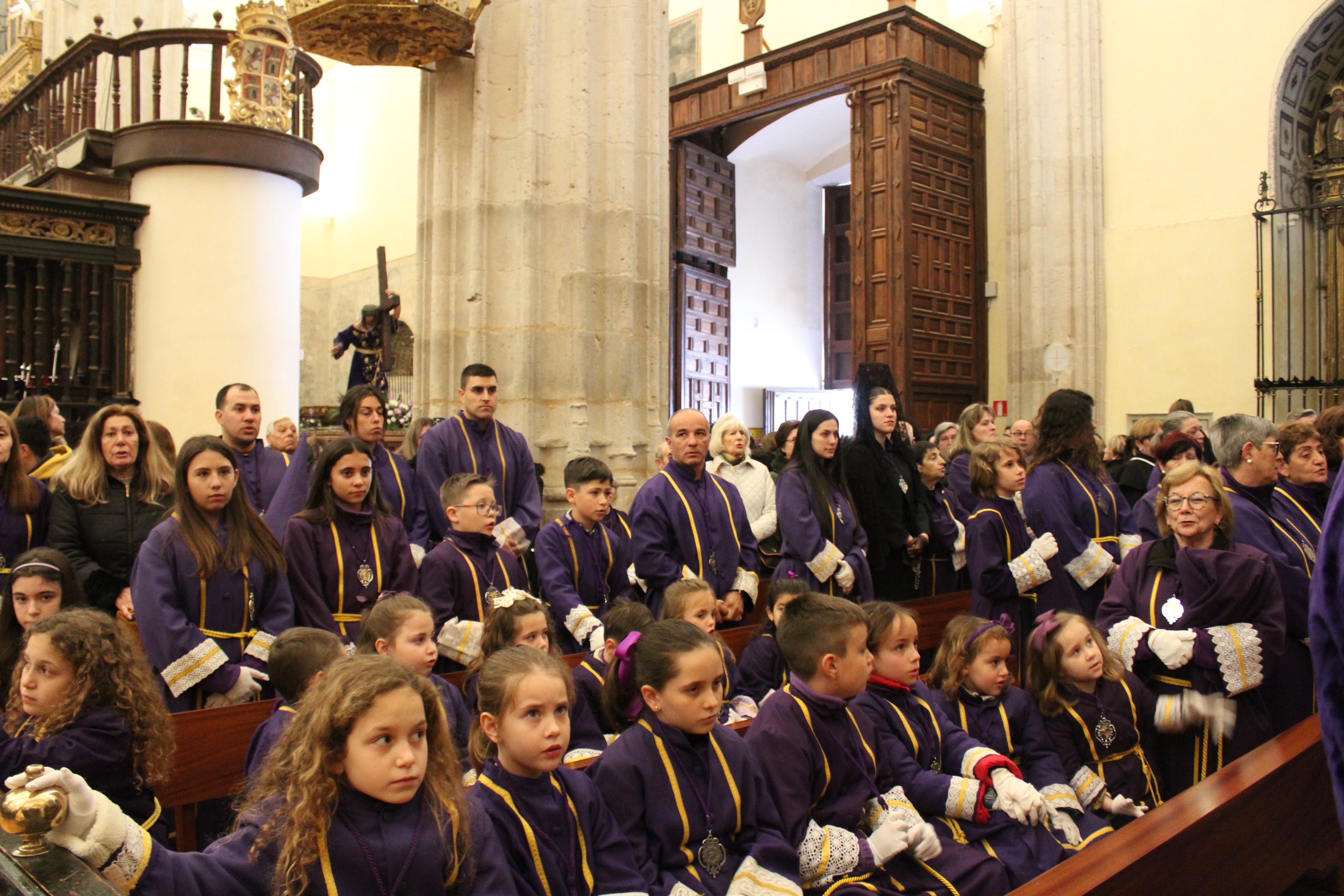 Acto en el interior de la Colegiata