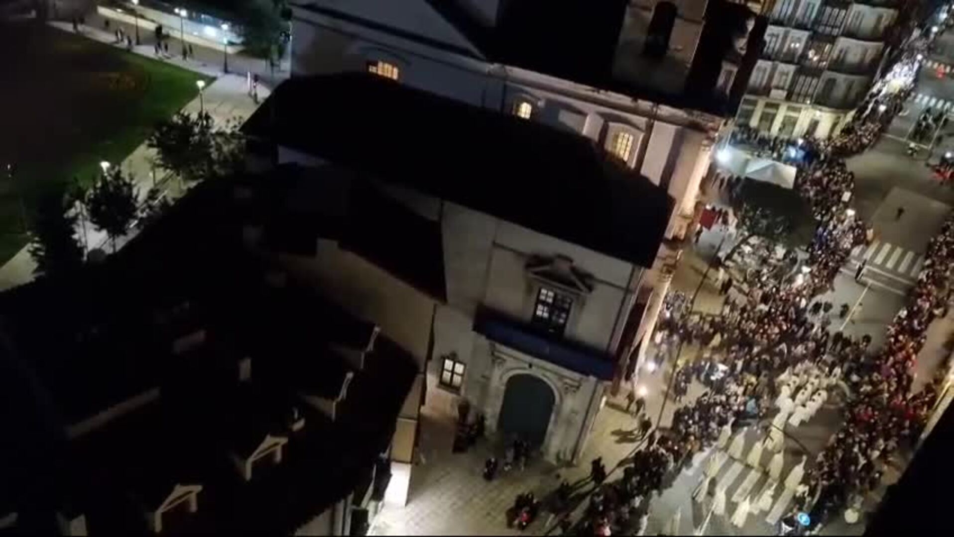 Preparados para la salida de la Procesión General del Viernes Santo en Valladolid