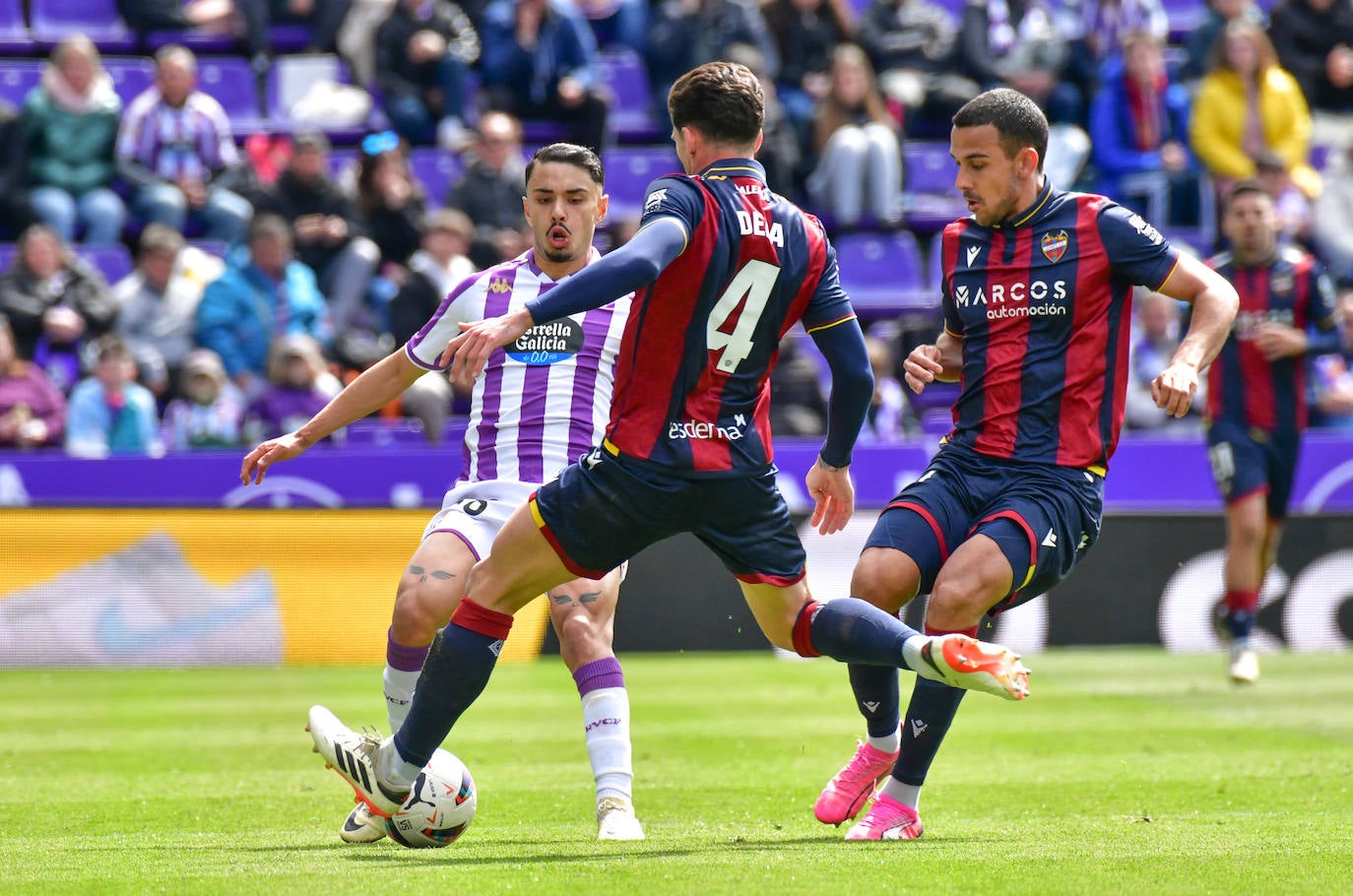 Las imágenes del partido entre el Real Valladolid y el Levante