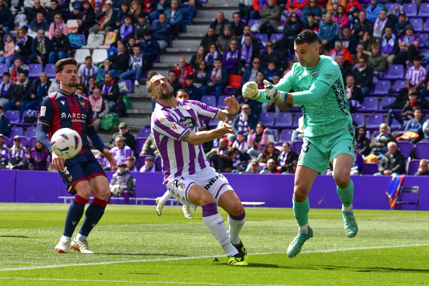 Las imágenes del partido entre el Real Valladolid y el Levante