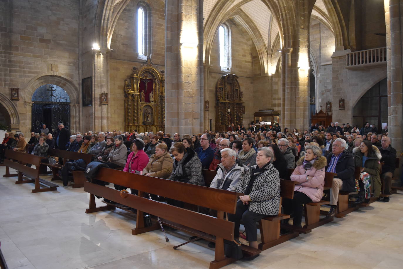 Emotivo desfile de las cinco cruces en Aguilar