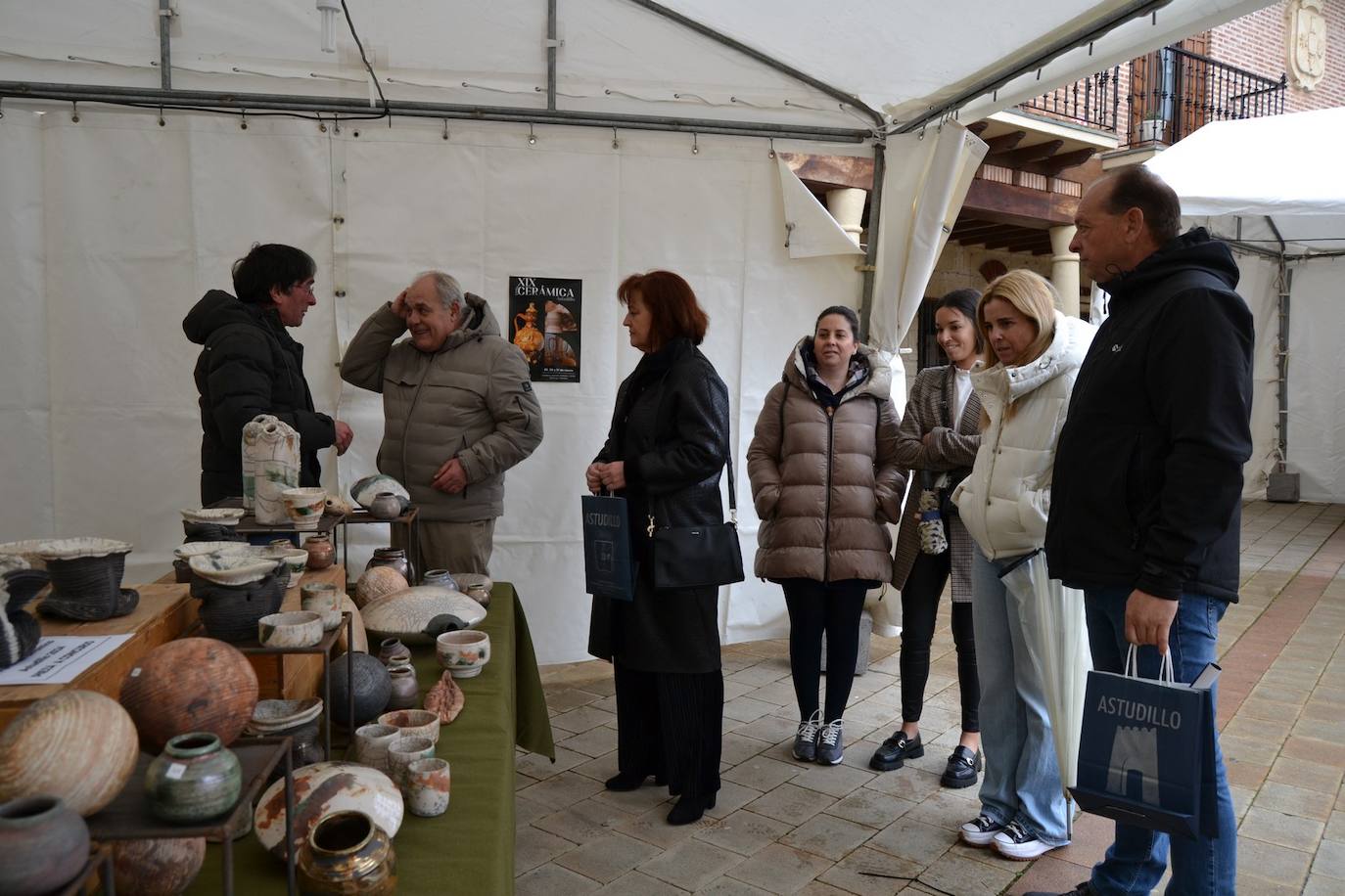 La artesanía del barro se exhibe en Astudillo