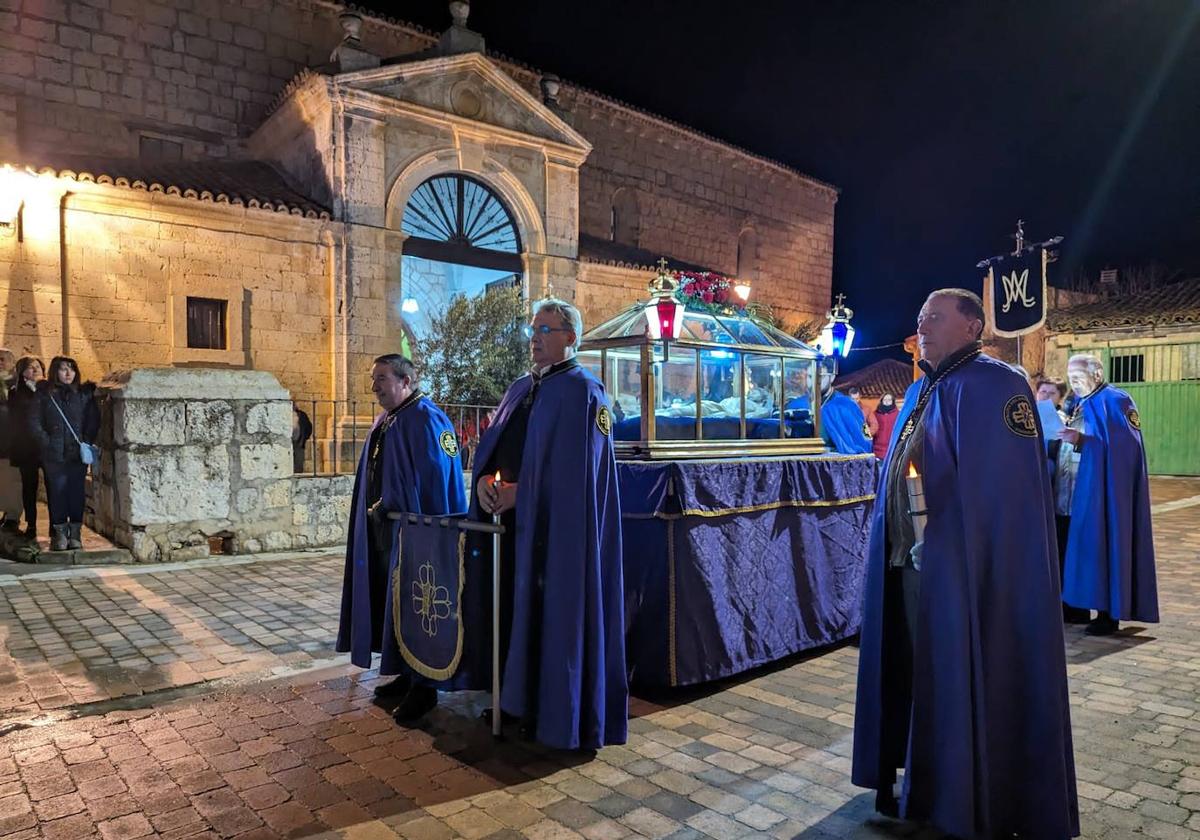 La lluvia da tregua a la procesión del Santo Entierro de Torrelobatón