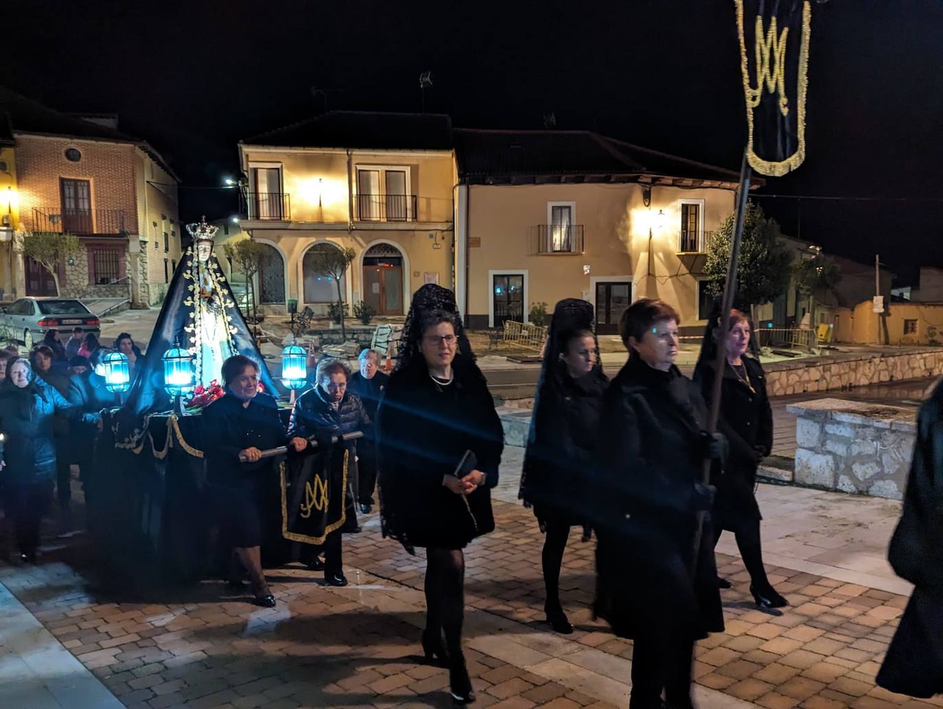 La lluvia da tregua a la procesión del Santo Entierro de Torrelobatón