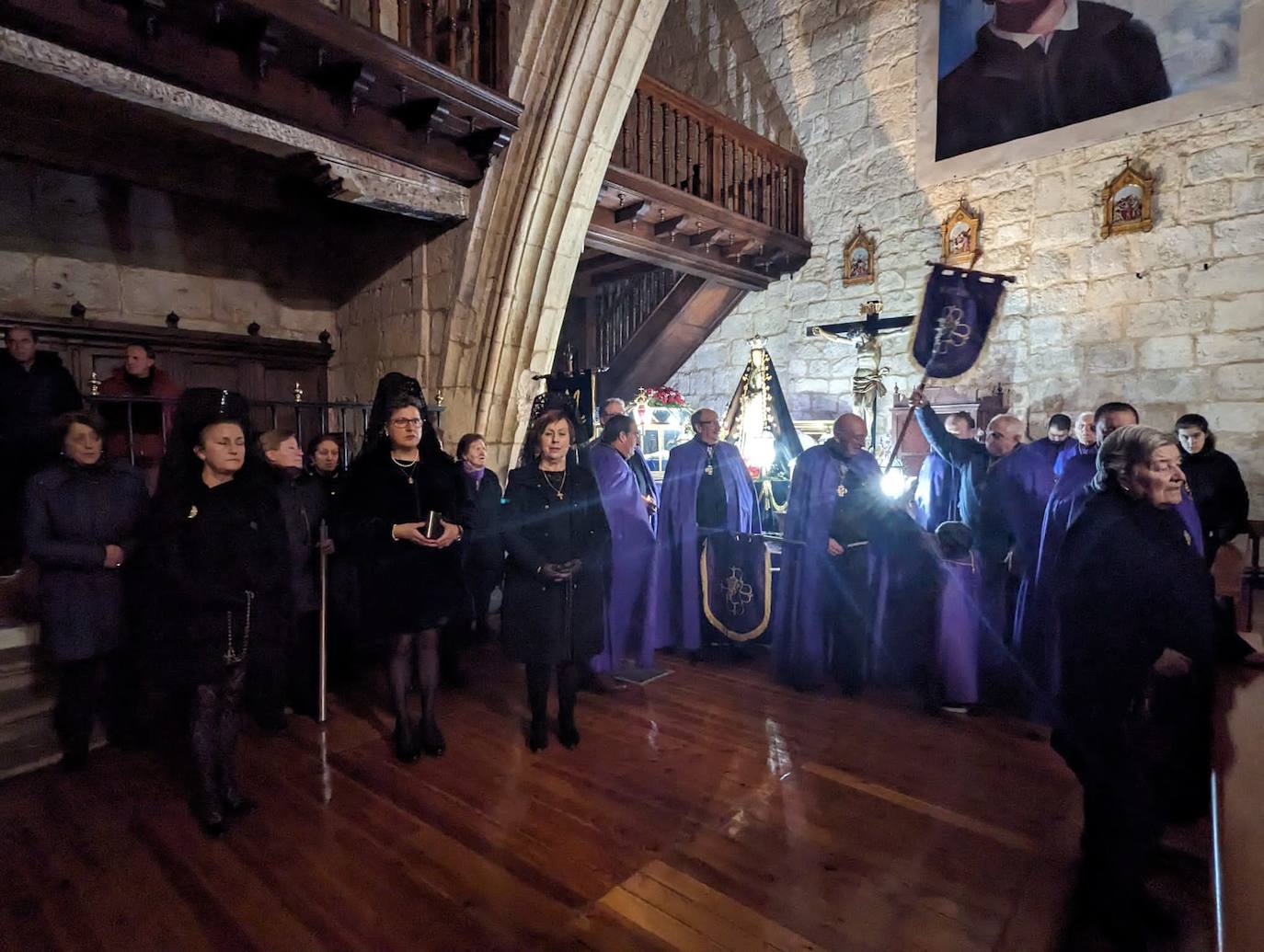 La lluvia da tregua a la procesión del Santo Entierro de Torrelobatón