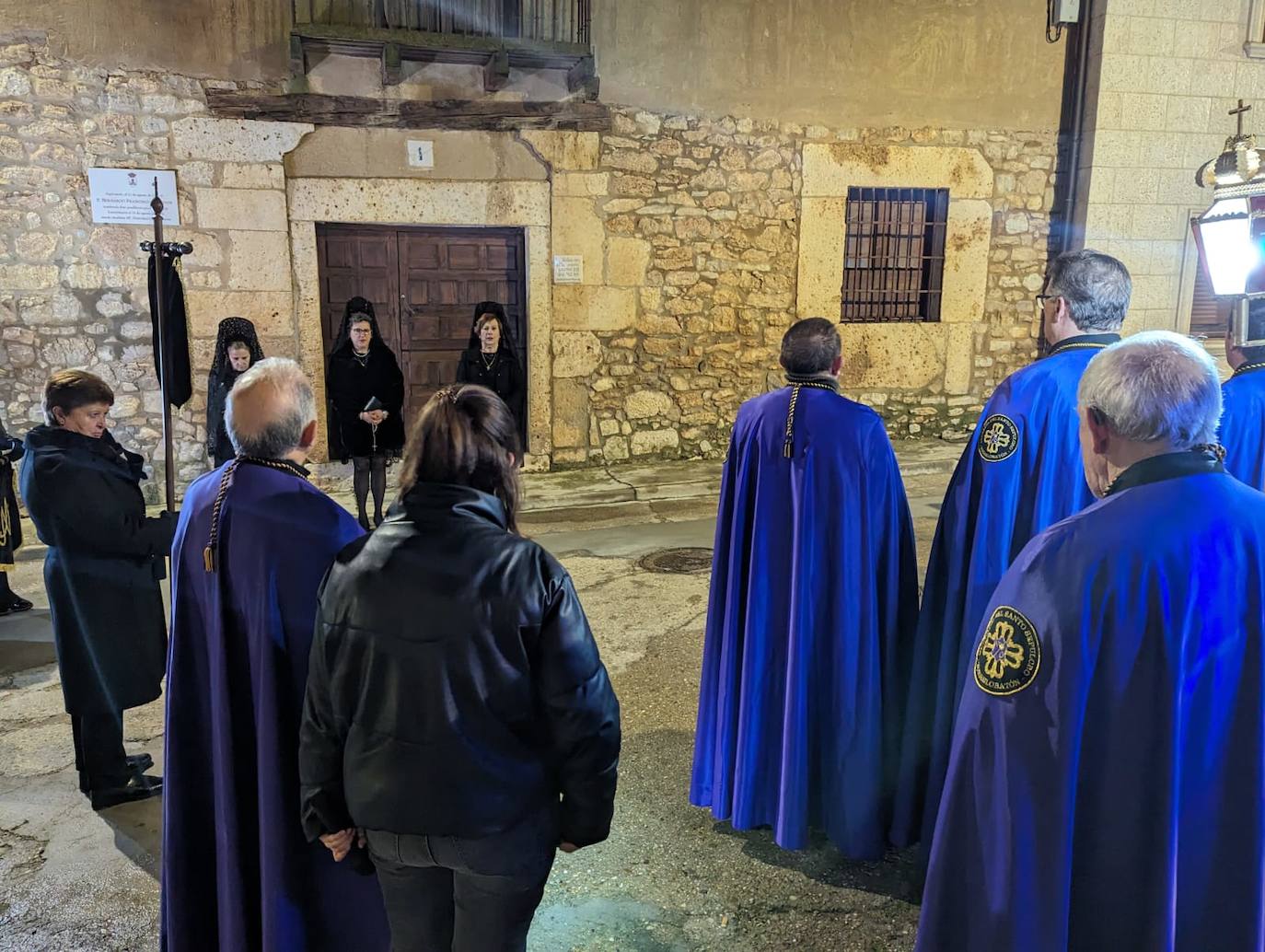 La lluvia da tregua a la procesión del Santo Entierro de Torrelobatón