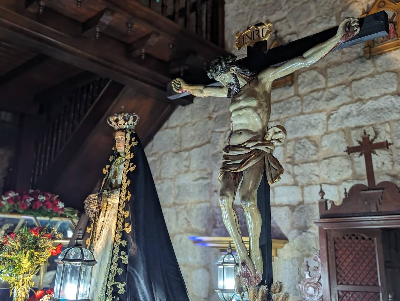 La lluvia da tregua a la procesión del Santo Entierro de Torrelobatón