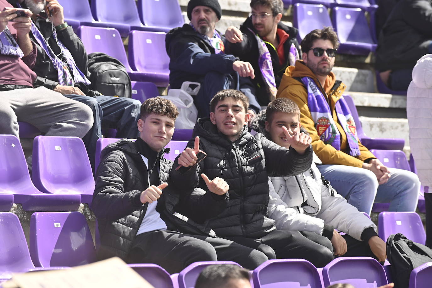 Búscate en la grada del estadio José Zorrilla (1/4)