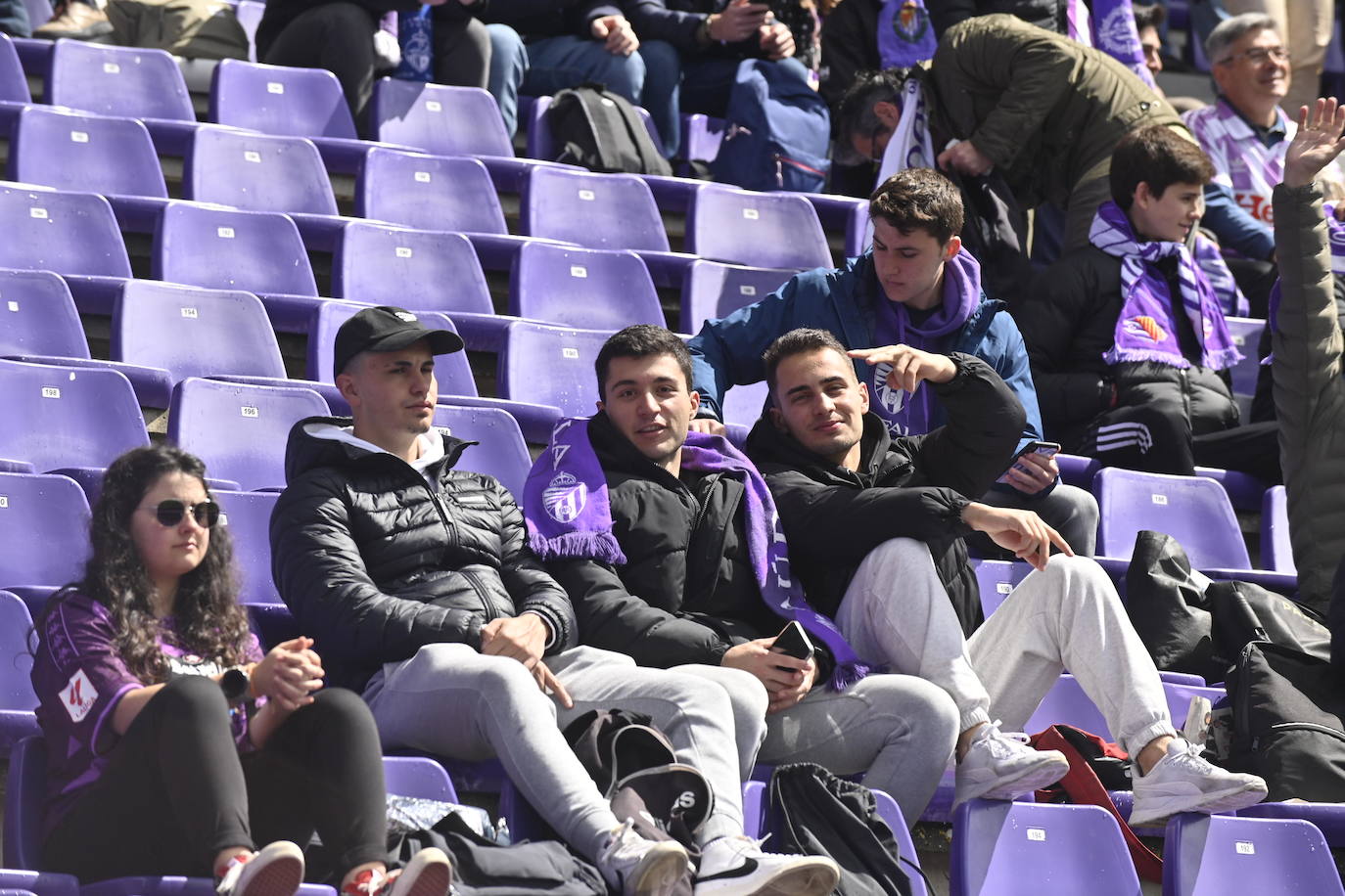 Búscate en la grada del estadio José Zorrilla (1/4)