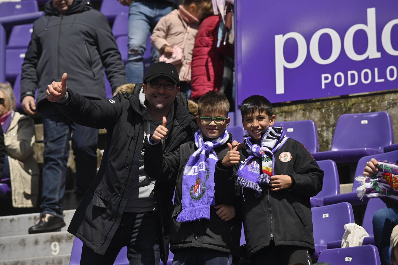 Búscate en la grada del estadio José Zorrilla (1/4)